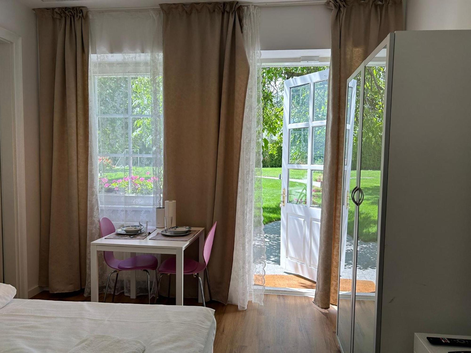 Apartment Mit Gartenblick Und Terrasse バーデン エクステリア 写真