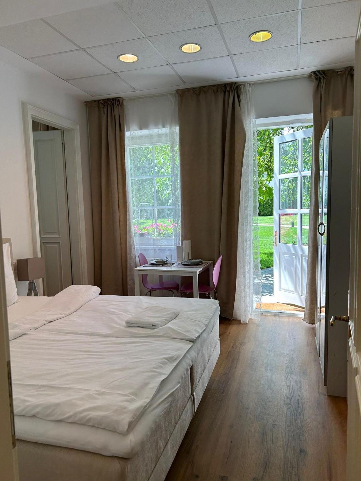 Apartment Mit Gartenblick Und Terrasse バーデン エクステリア 写真